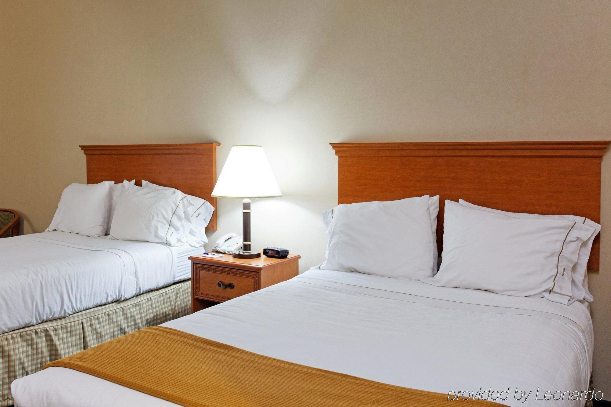 Holiday Inn Express & Suites Sylacauga Номер фото